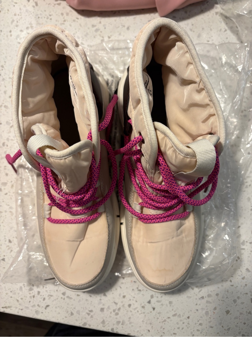 Ost Cream Winter High-Top Boots with Pink Laces